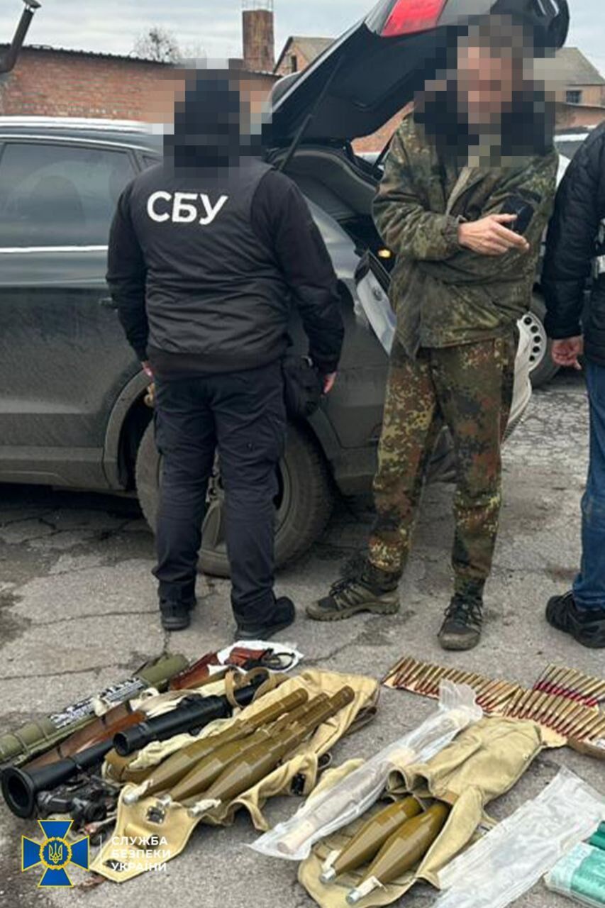 Более полукилограмма тротила, гранатометы и автоматы: правоохранители ликвидировали сеть подпольных продавцов вооружения