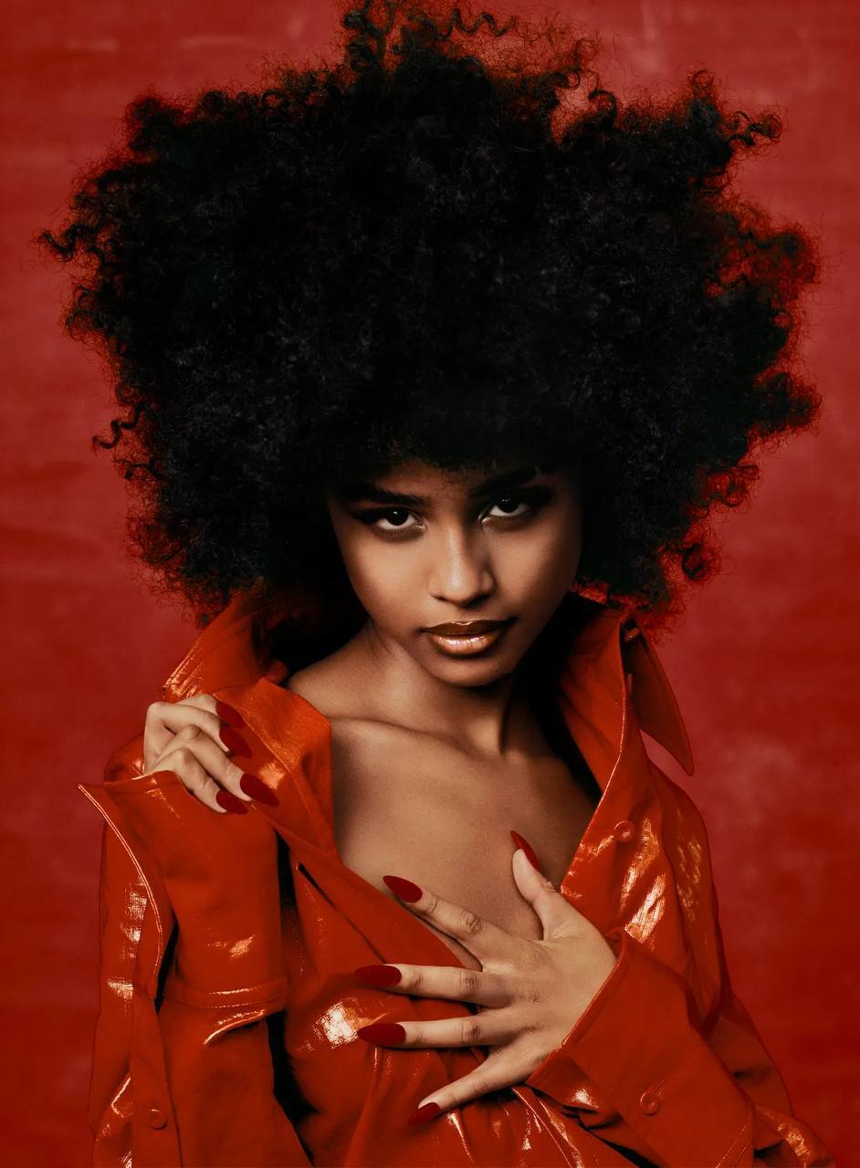 Tyla стала лицом обложки и cover-story мартовского британского Vogue