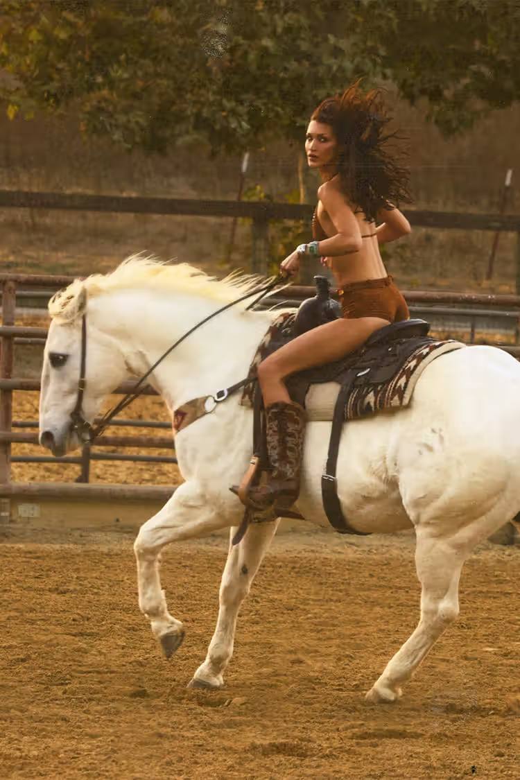Coquette cowgirl, или Как носить бикини и казаки: показывает Белла Хадид в кампейне Frankies Bikinis