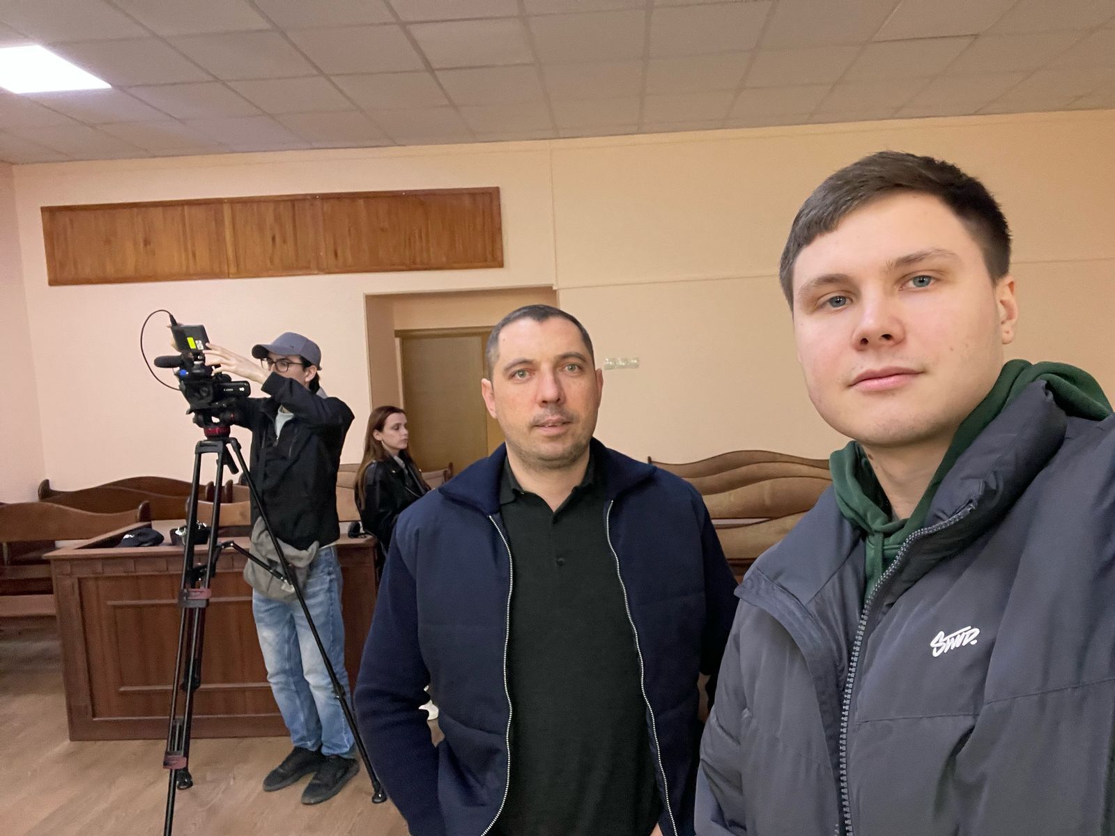 Потерпілий журналіст Ігор Доценко та його представник, адвокат Михайло Євсєєв