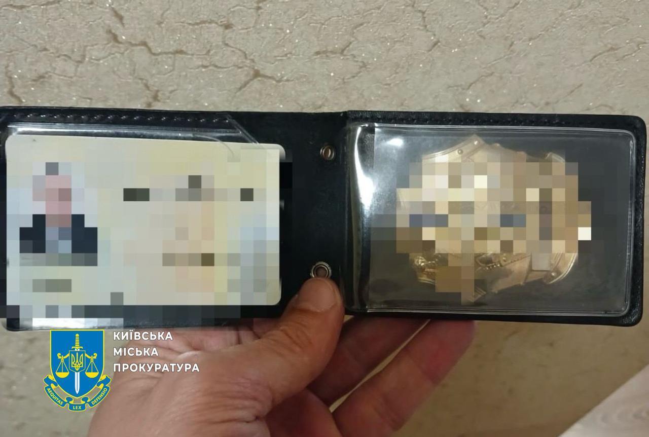 Двух чиновников территориальных подразделений Госконтроля задержали на взятке