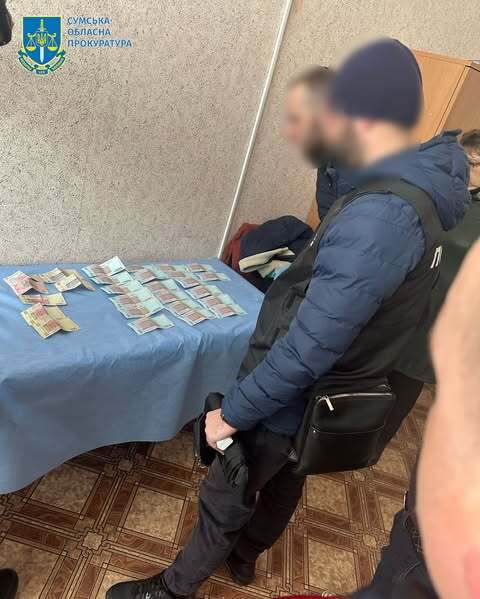 В Сумской области врача задержали на взятке за содействие в военной медкомиссии
