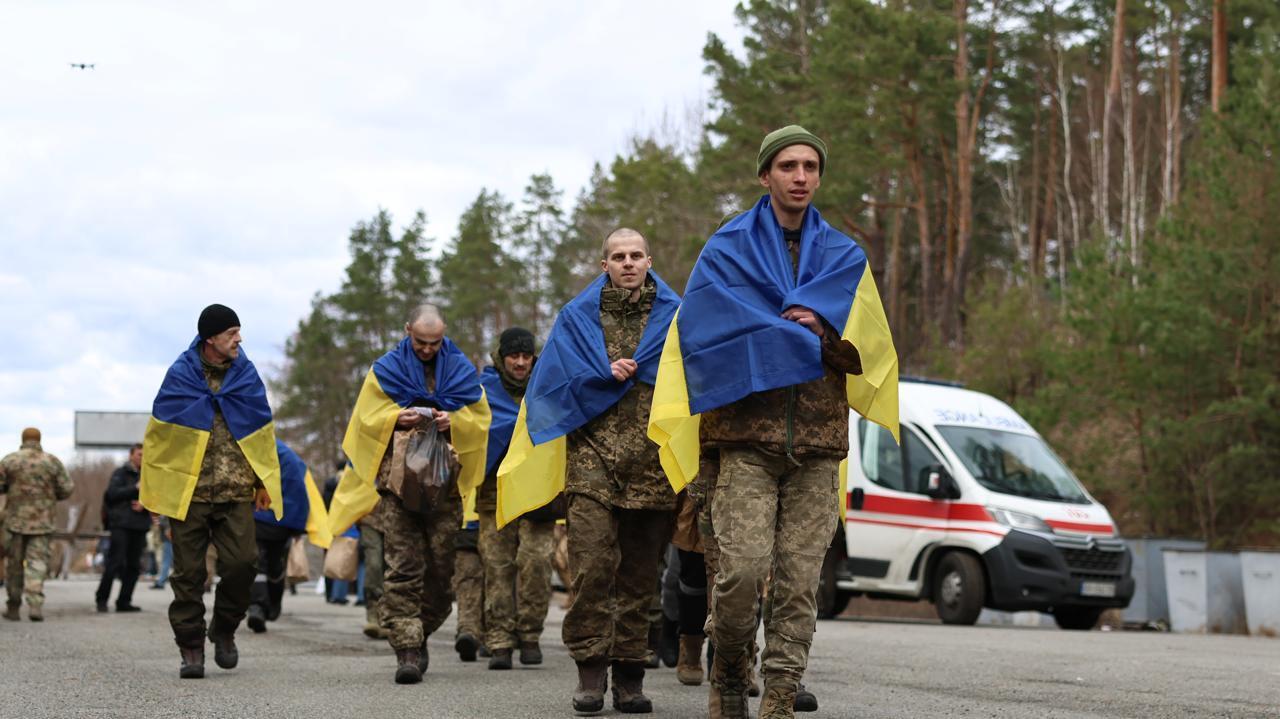 197 украинских защитников вернулись домой