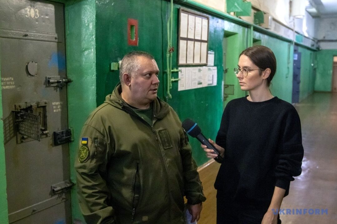 Легкі гроші і зламане життя: журналісти поспілкувались із завербованими рф підлітками в ''зеленій кімнаті'' столичного СІЗО