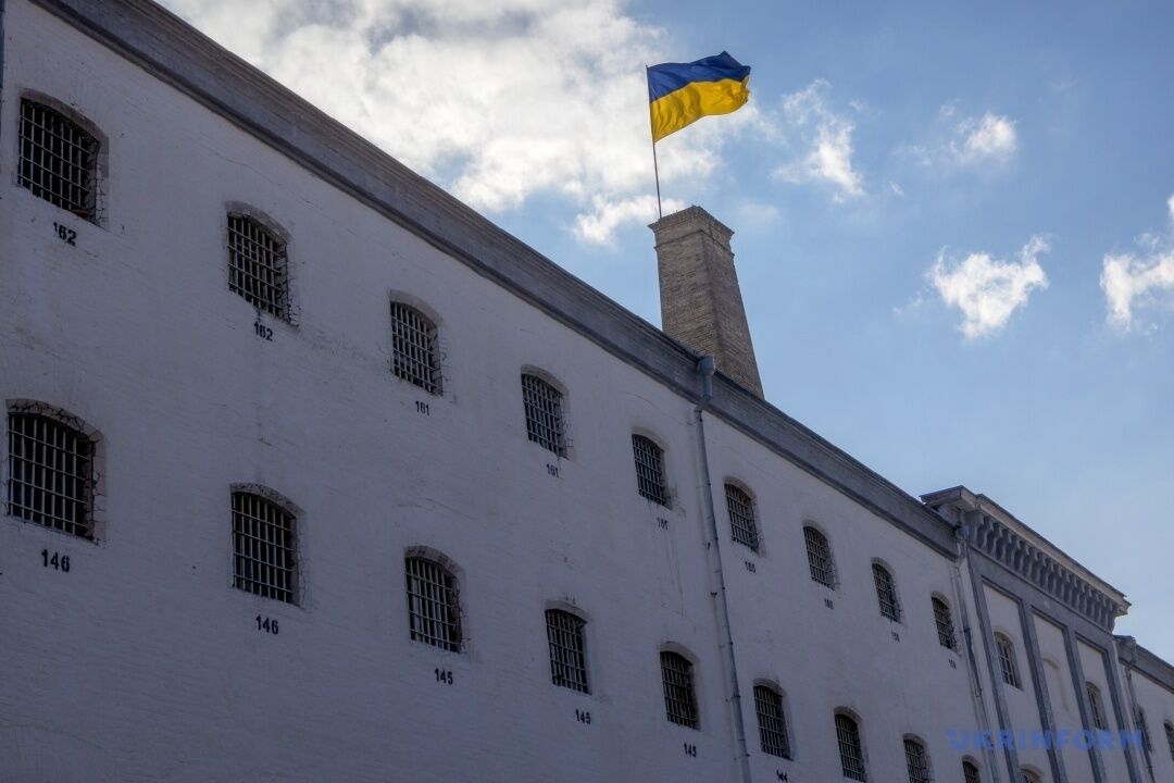 Легкі гроші і зламане життя: журналісти поспілкувались із завербованими рф підлітками в ''зеленій кімнаті'' столичного СІЗО