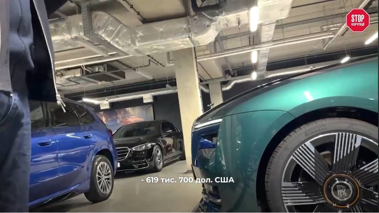 В ООО ''АВТ Бавария'' озвучили стоимость авто Rolls Royce Spectre 2024 года выпуска