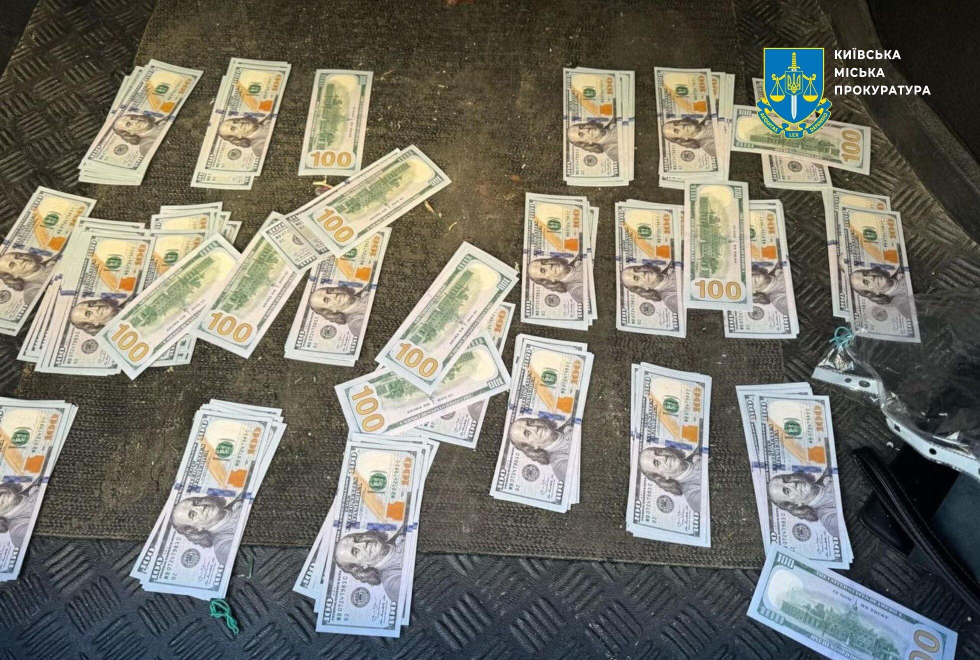 Київські шахраї пропонували ''білі квитки'' за 25 тисяч доларів