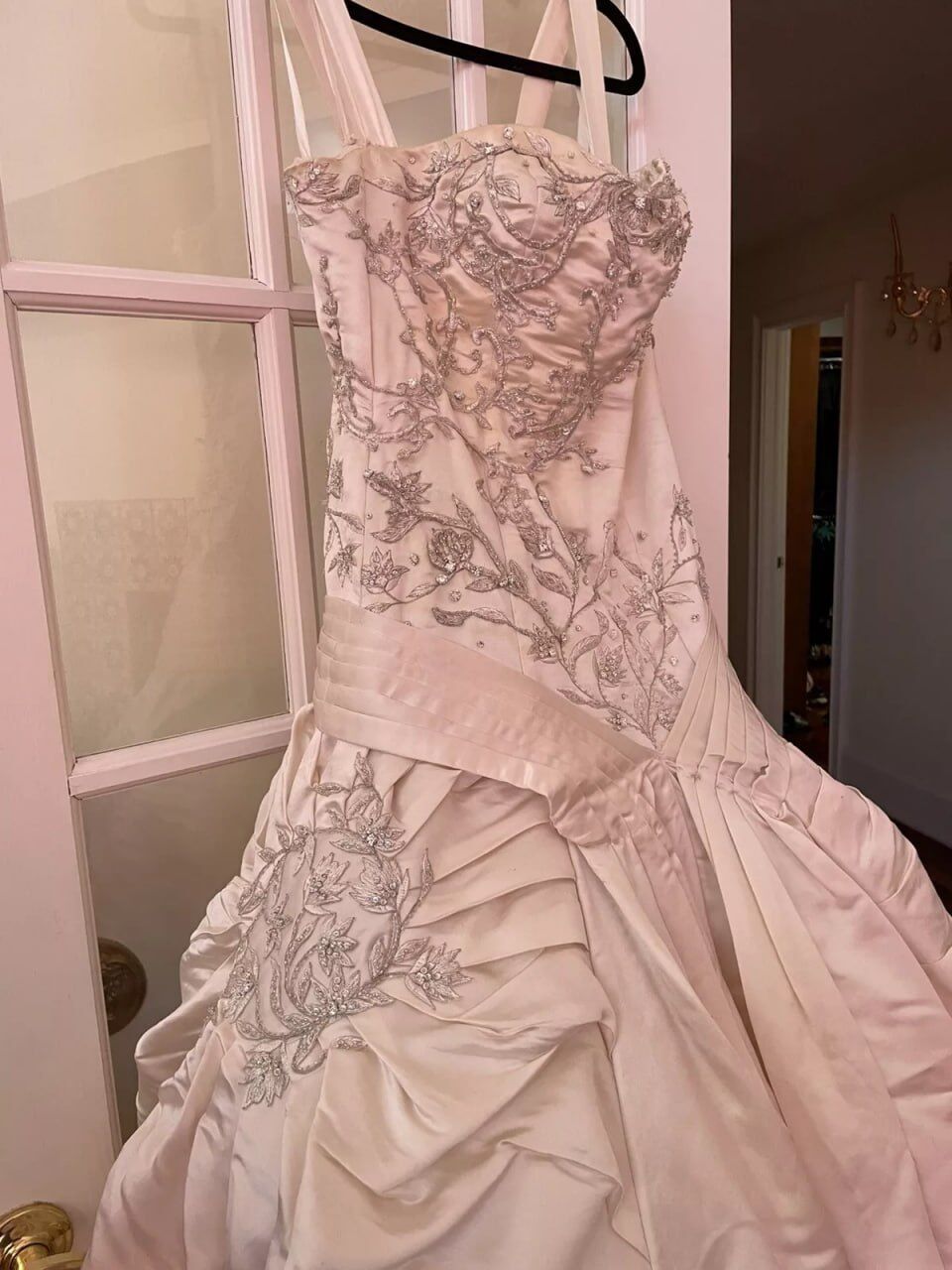 На eBay появилось якобы свадебное платье Мелании Трамп от Dior за 70 000 долларов