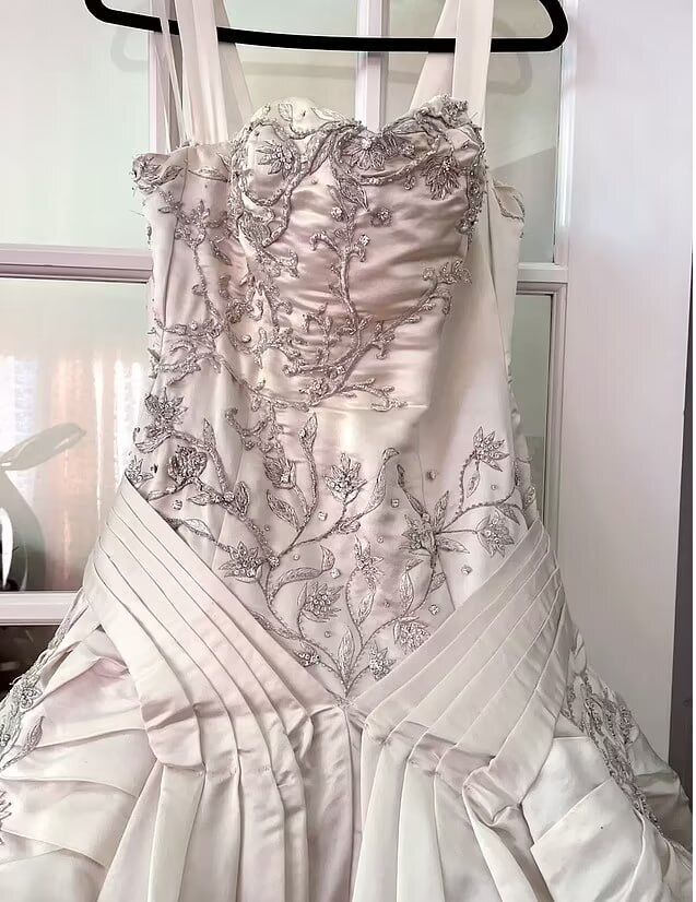 На eBay появилось якобы свадебное платье Мелании Трамп от Dior за 70 000 долларов
