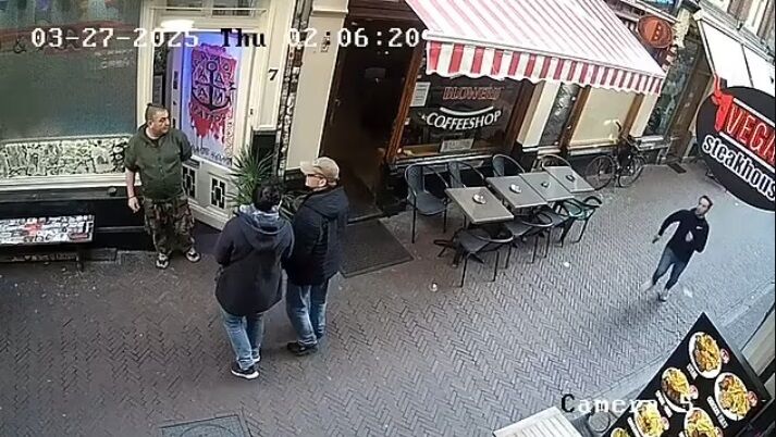 В центре Амстердама украинец напал на пятерых человек, его задержал турист