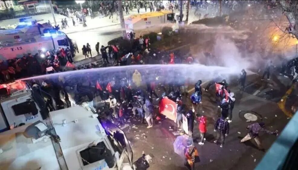 Турцию охватили самые массовые протесты против Эрдогана: 2,2 миллиона человек на улицах