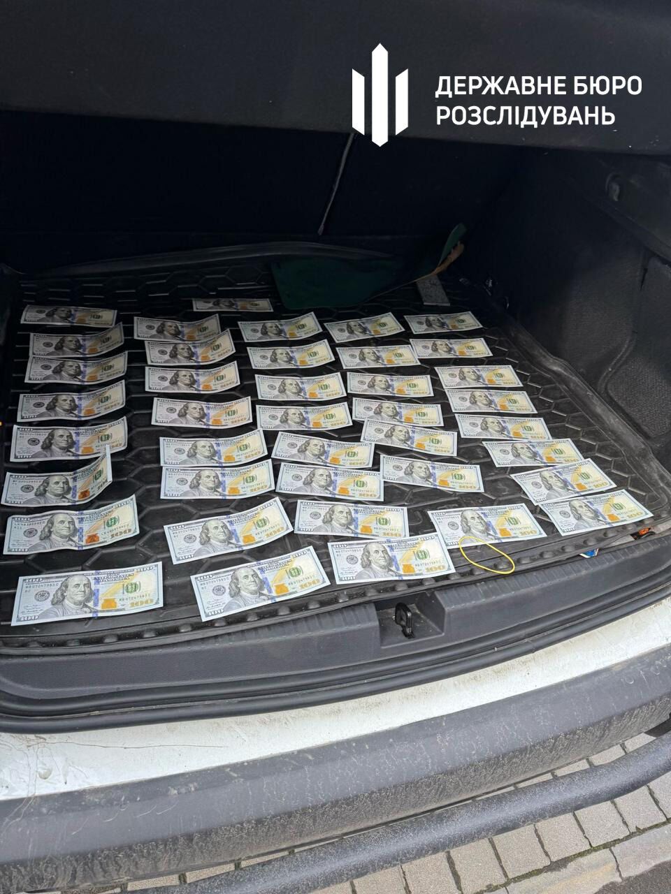 Незаконный выезд уклоняющегося за $4 тысячи