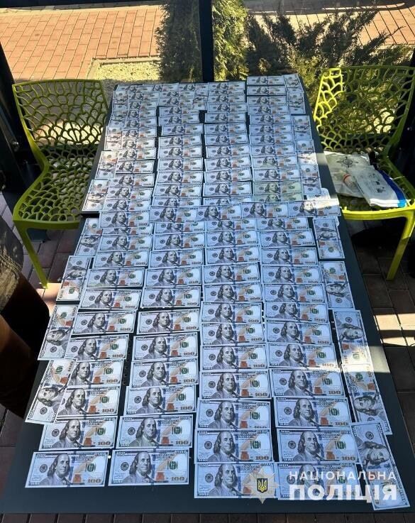 Продажа ''брони'' за 12 тысяч долларов: полиция Хмельницкой области задержала двух мошенников