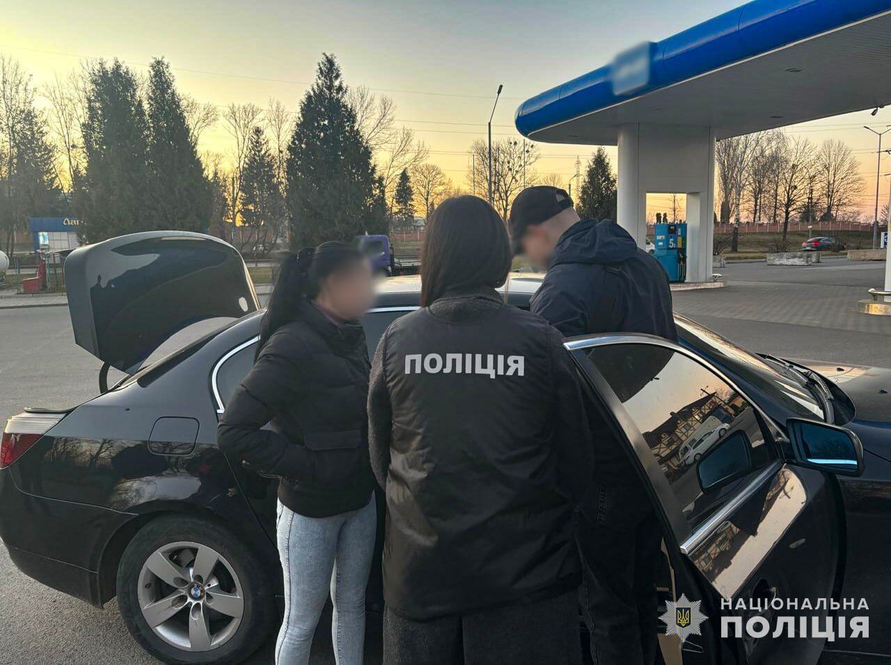 Продажа ''брони'' за 12 тысяч долларов: полиция Хмельницкой области задержала двух мошенников