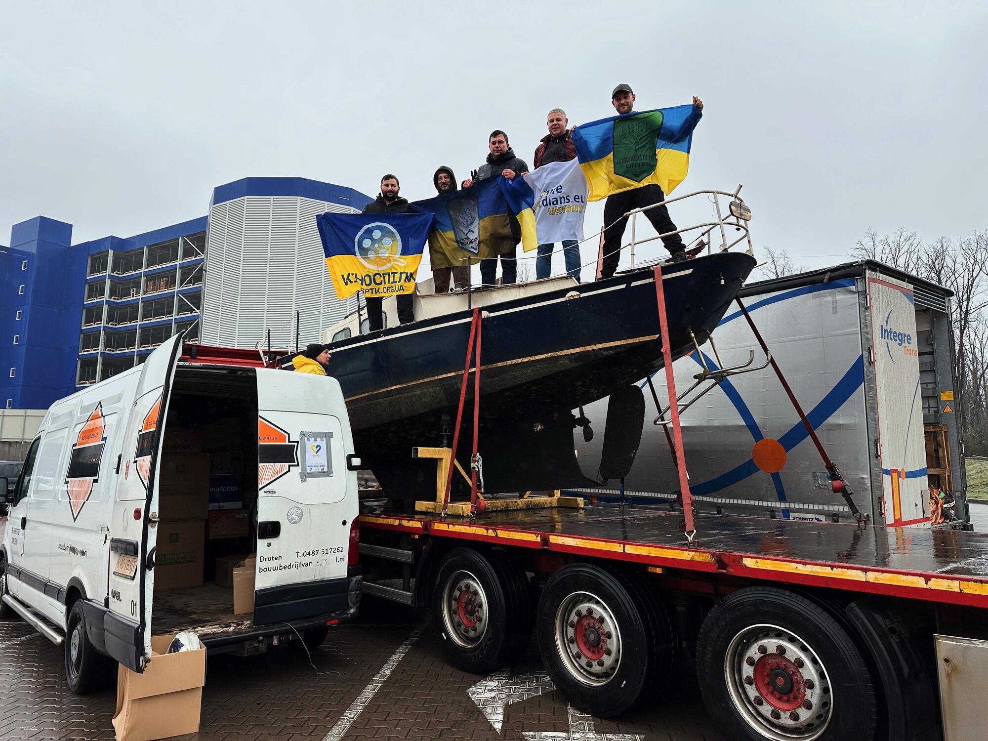 Спільними зусиллями волонтерів на фронт доставлено більше 850 тонн маскувальних сіток
