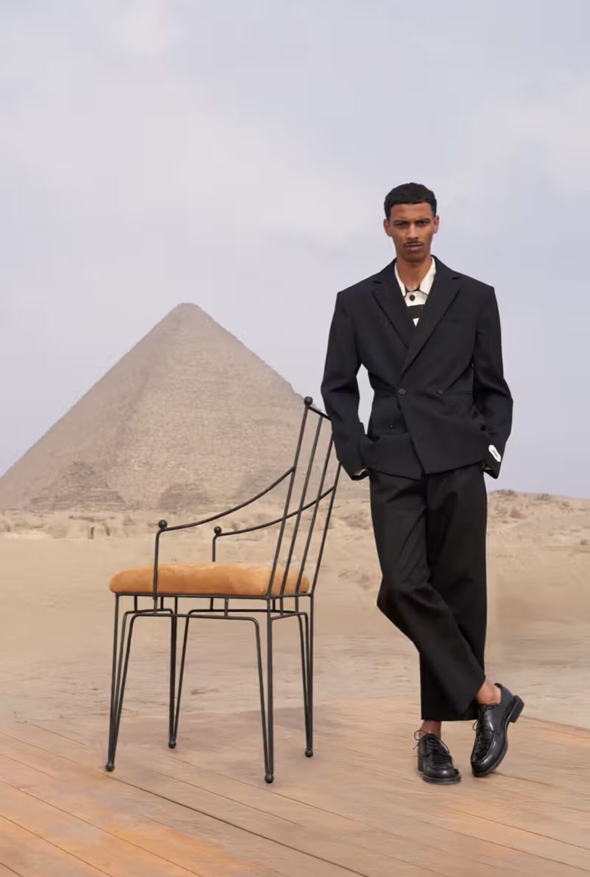 После показа в Париже пустыня: Jacquemus перенес коллекцию в Египет