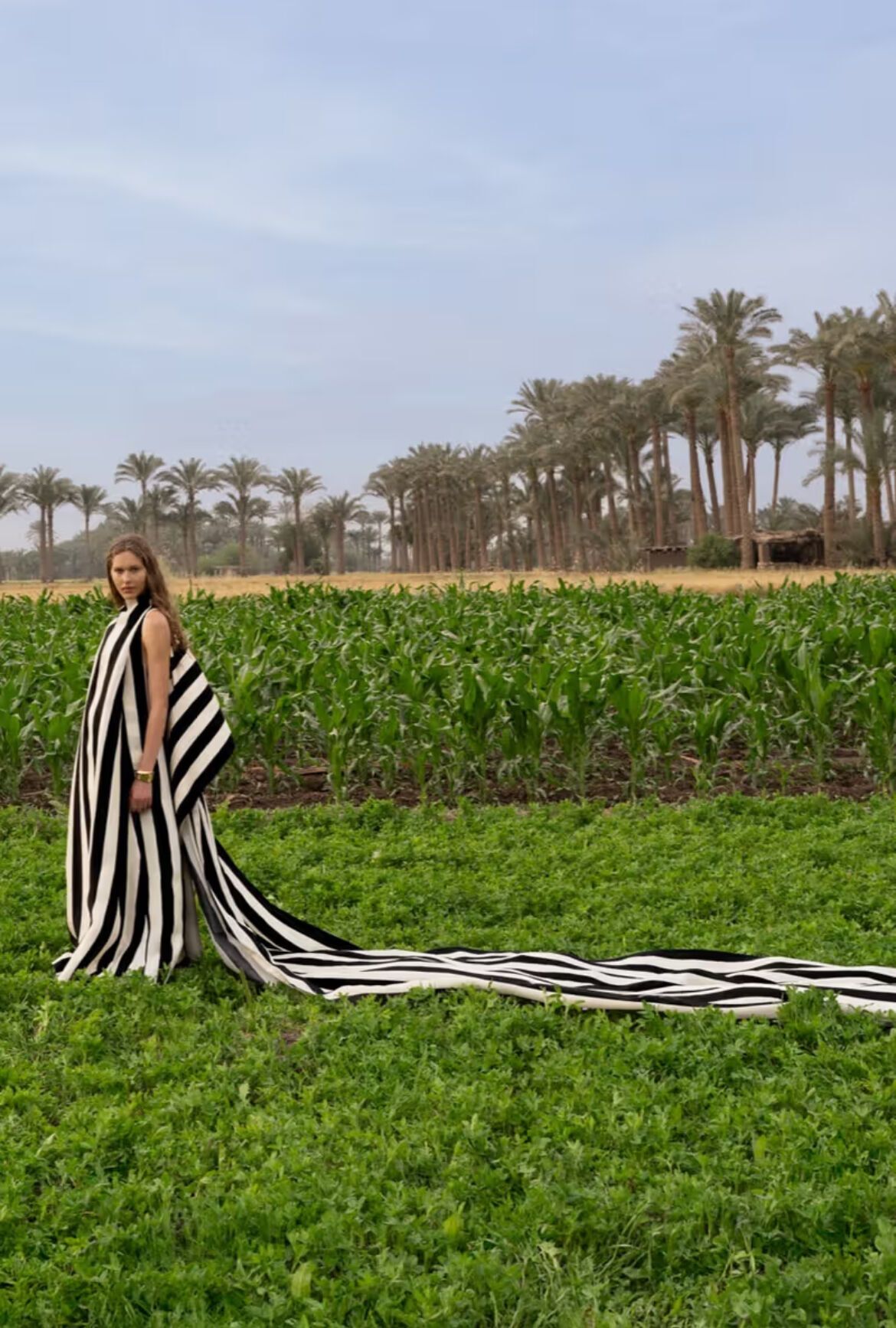После показа в Париже пустыня: Jacquemus перенес коллекцию в Египет