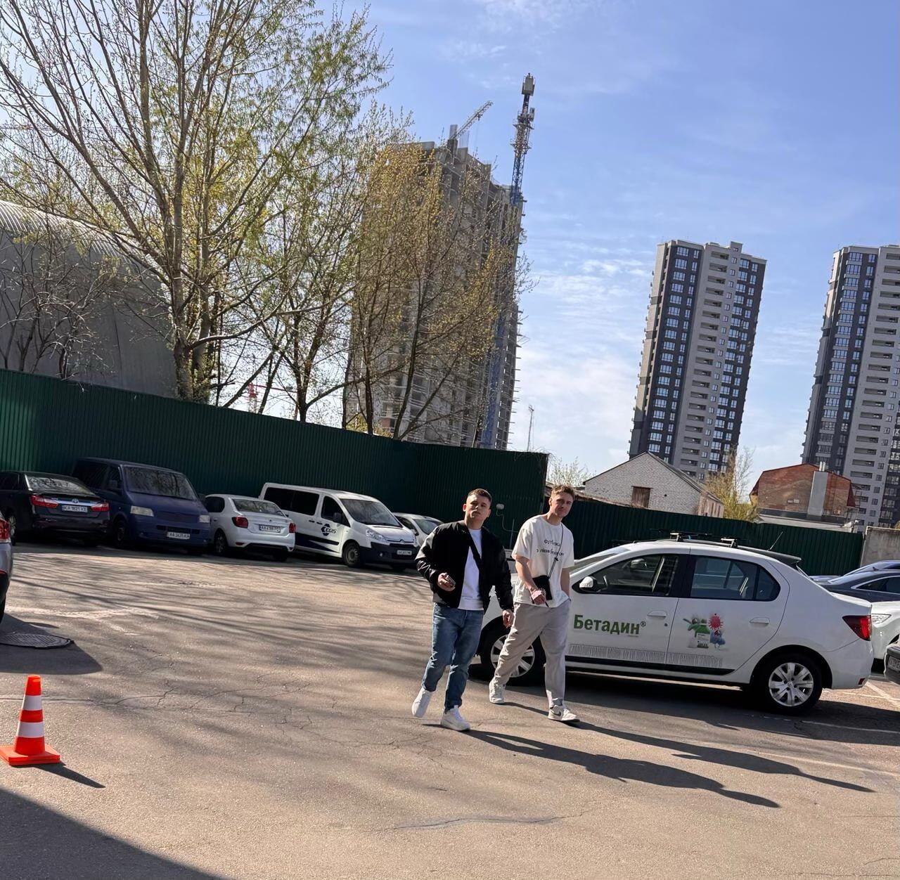 Видурюють гроші у європейців? Журналісти викрили транснаціональний шахрайський кол-центр у столичному БЦ