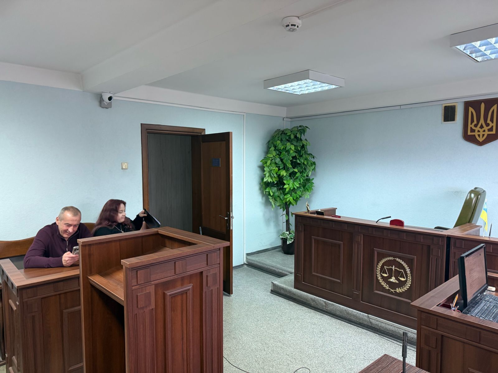 Сам Приходько снова проигнорировал заседание, но были его представители