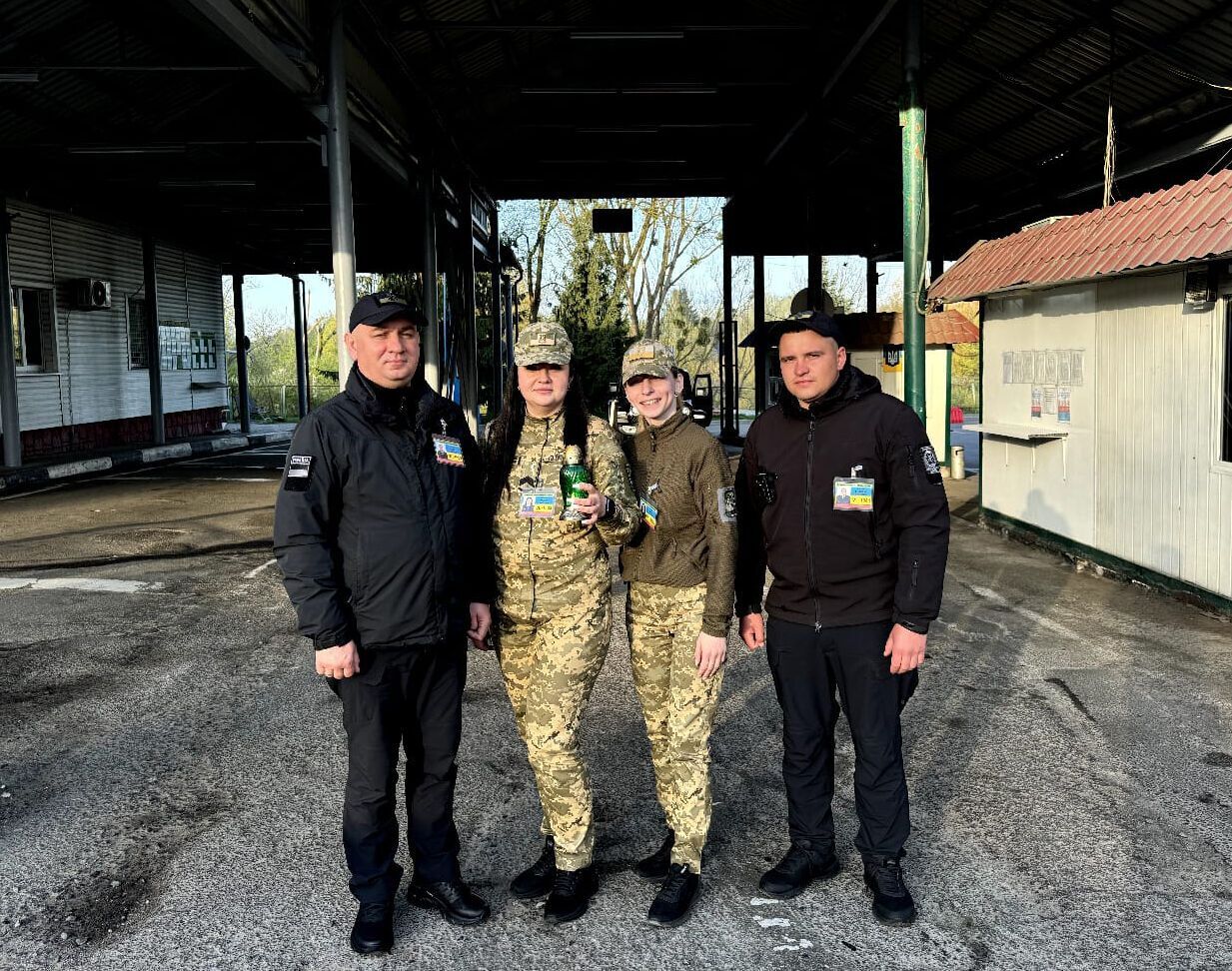 На Волыни пограничники встретили Благодатный огонь из Иерусалима