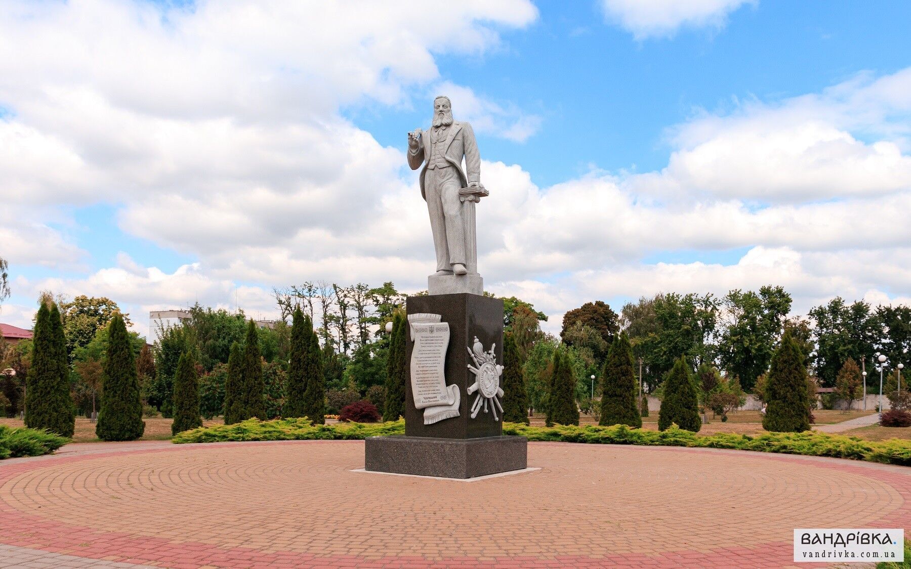 Памятник Павлу Чубинскому