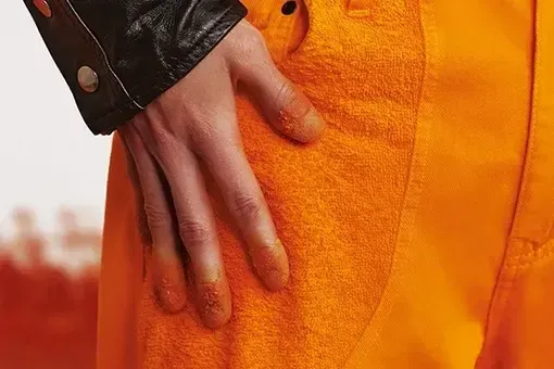 Pringles презентовал чипсы с нотками пива, а Cheetos выпустили штаны, чтобы вытирать об них руки