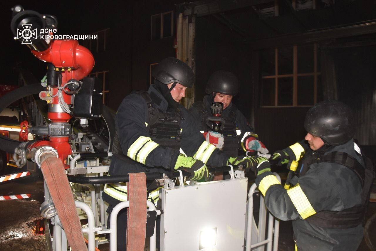 Кропивницкий после удара дронов: ГСЧС показала первые фото с места