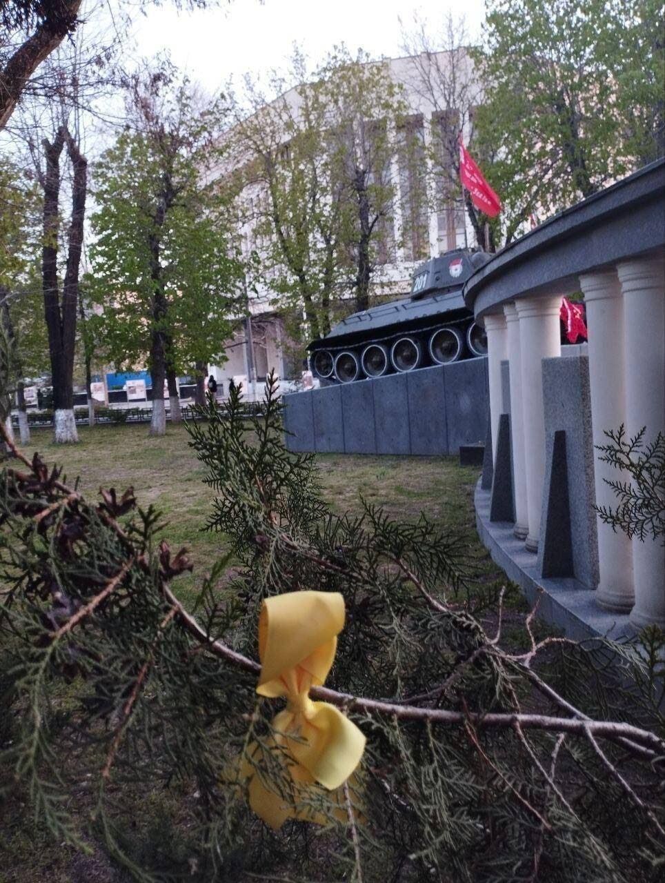 Крим, супротив , жовта стрічка