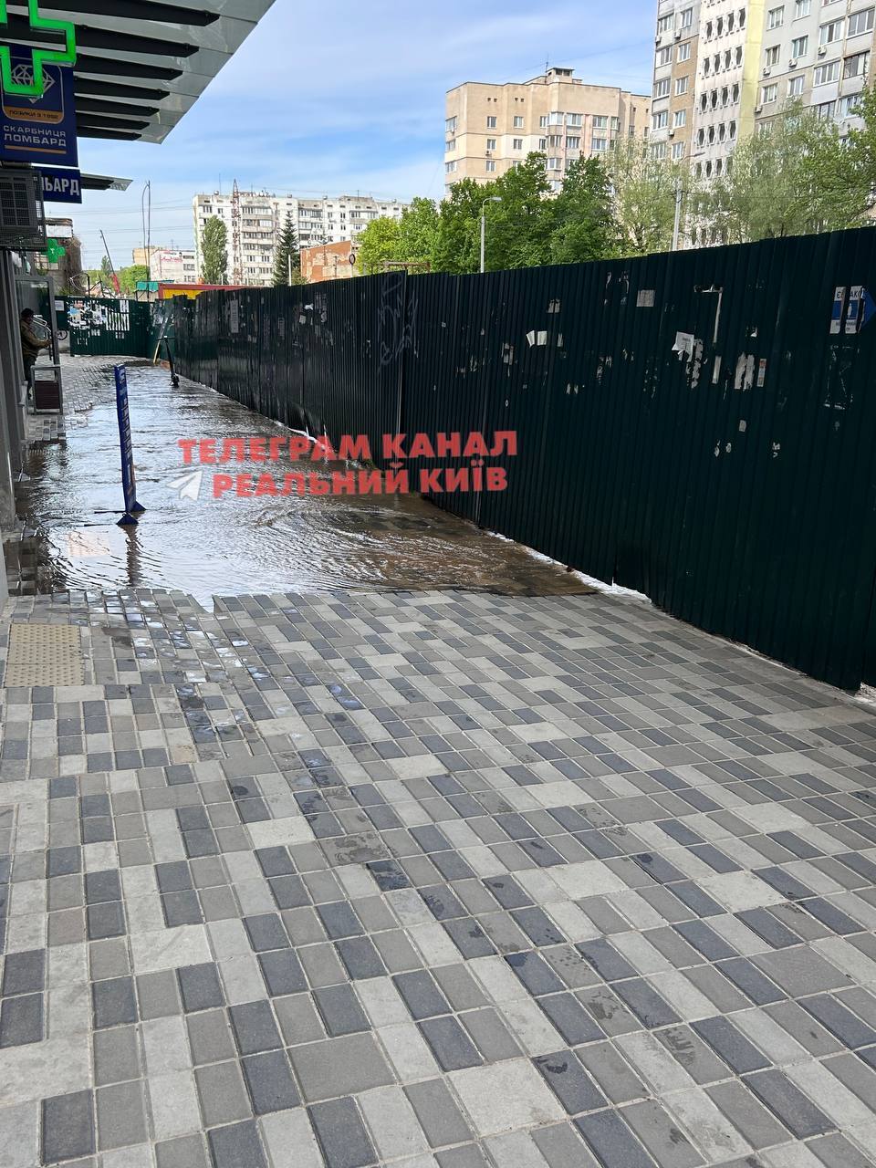 У Києві затопило ділянку будівництва метро на Виноградарі(фото)