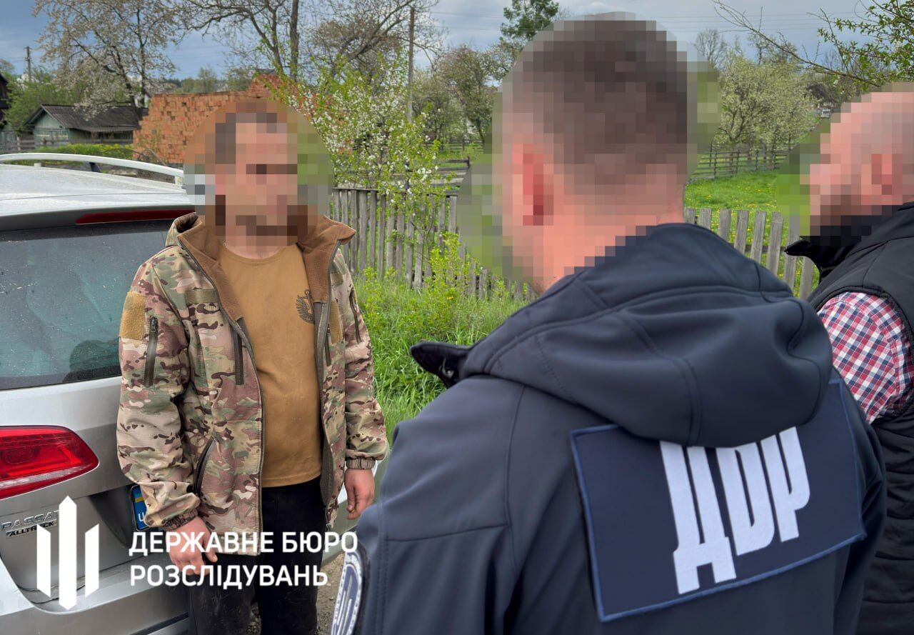 На Буковині затримали правоохоронця, який переправляв чоловіків до Румунії