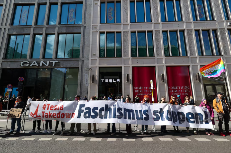 В США запланировано более тысячи акций протеста против политики Трампа