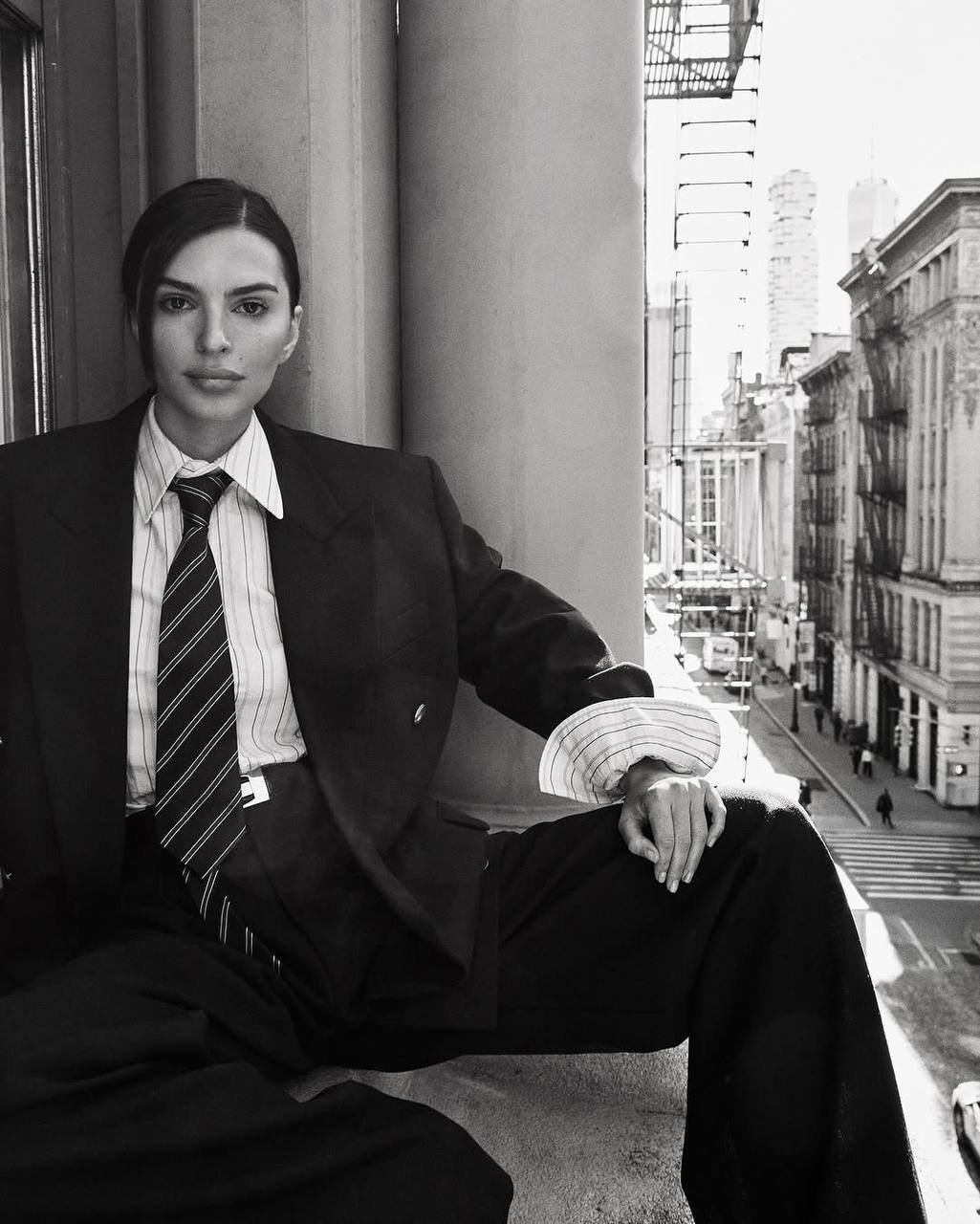 Эмили Ратаковски украсила обложку нового выпуска Vogue