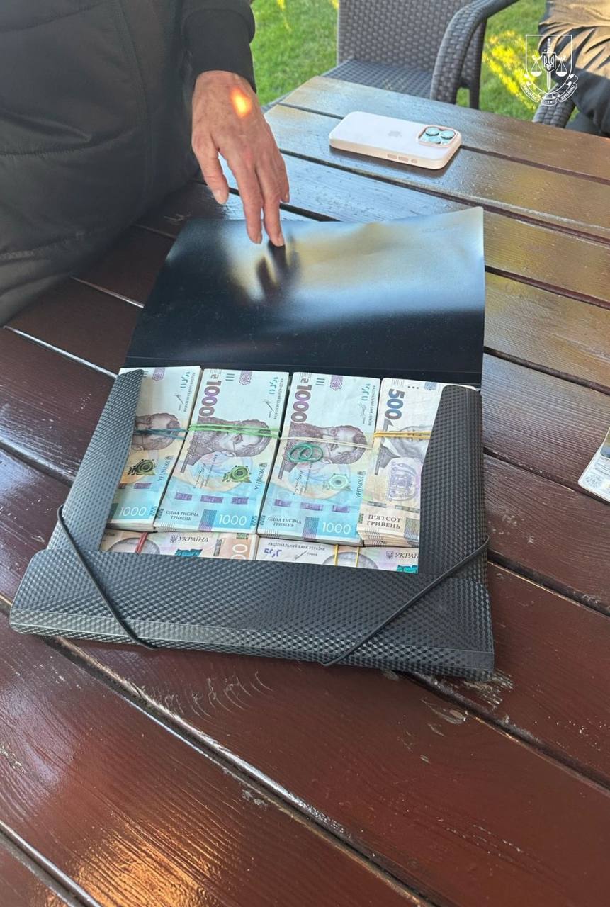 В Хмельницком депутат облсовета обещал трудоустройство за $10 000