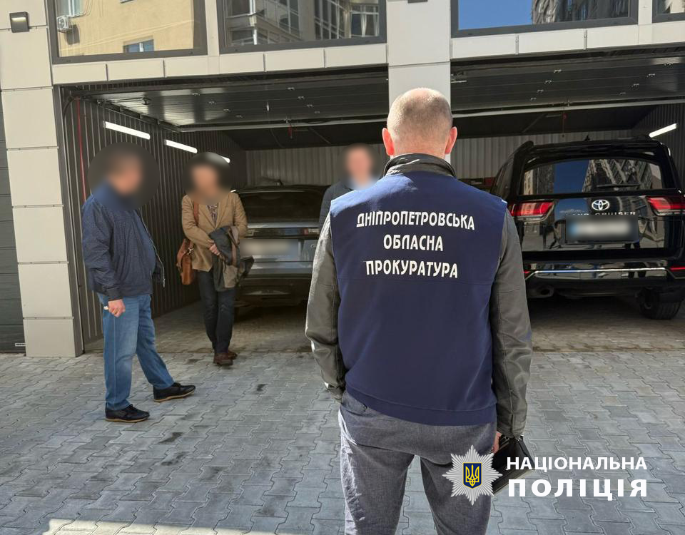 В Днепре чиновники и подрядчики разворовывали бюджет, обустраивая детские площадки
