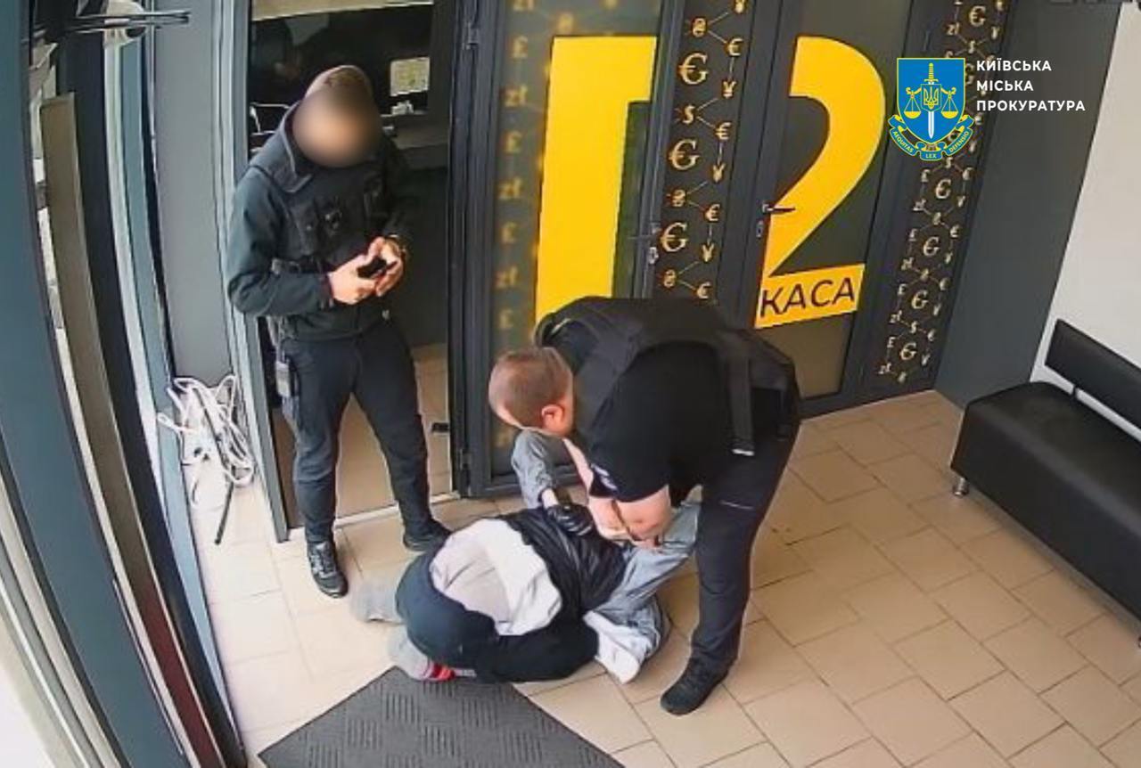 Cтудент с запиской о взрыве напал на обменник в Киеве