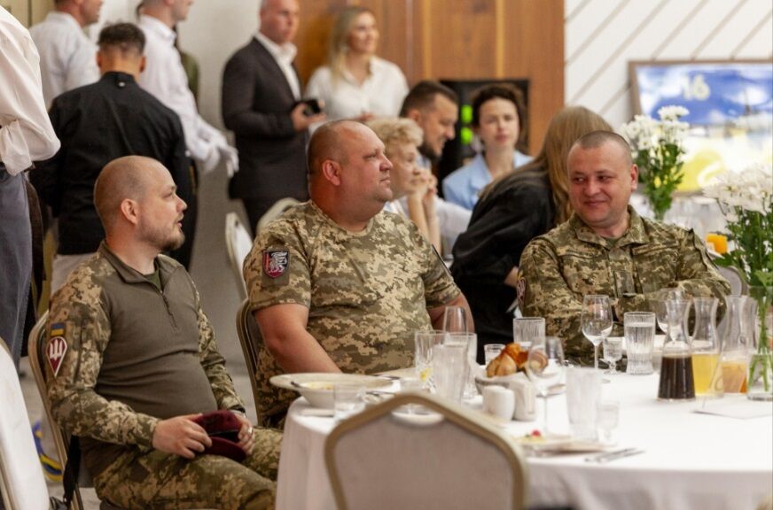 Среди гостей были военные