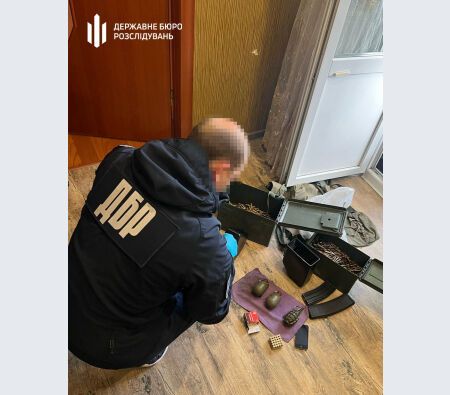 В Покровске правоохранитель торговал трофейным оружием — разоблачили канал продаж