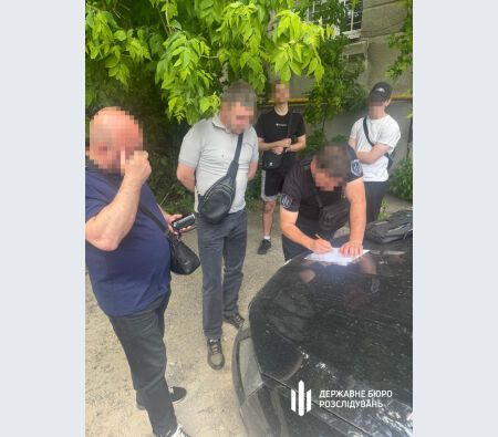 В Одесской области ГБР задержало правоохранителя, который зарабатывал $80 000 на переправке мужчин