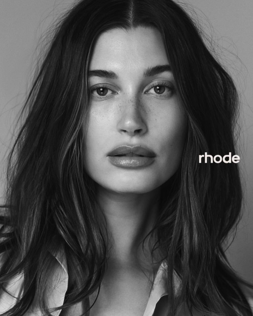Хейли Бибер rhoude ч/б фото