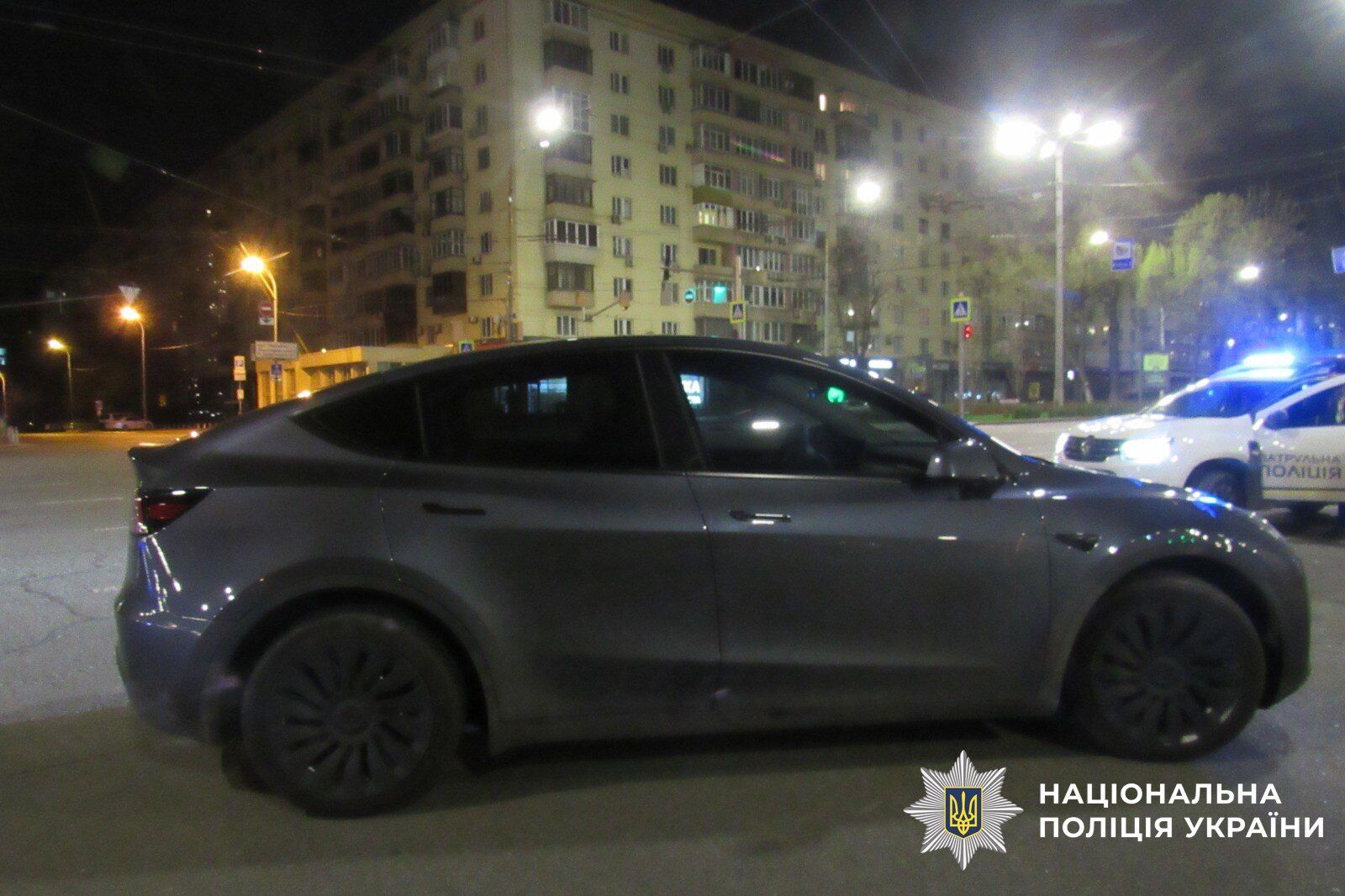 П’яний водій Tesla хотів ''домовитися'' з київськими патрульними за 15 тисяч гривень