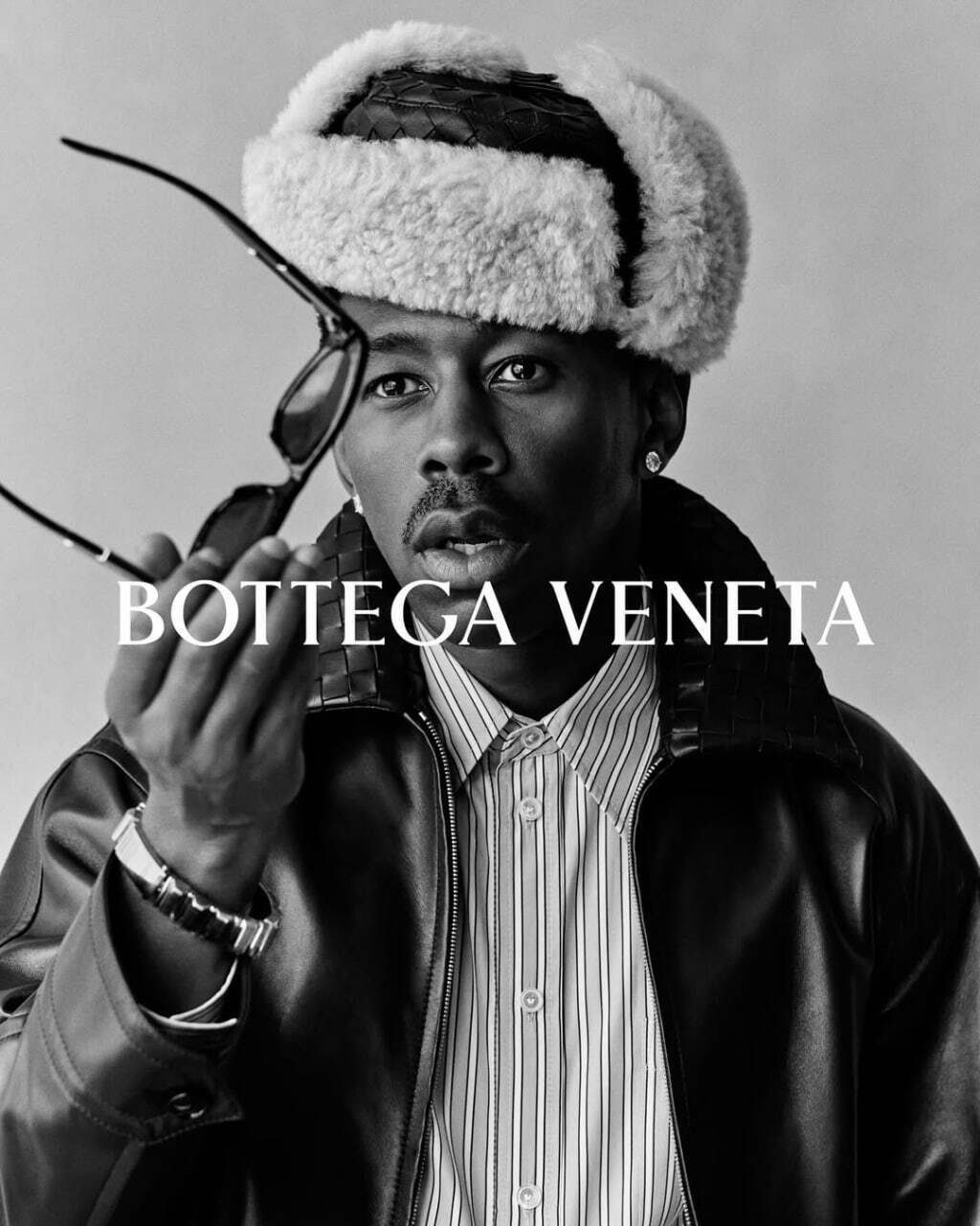 Модный дом Bottega Veneta отметила 50 лет, объединив искусство, кино и музыку.