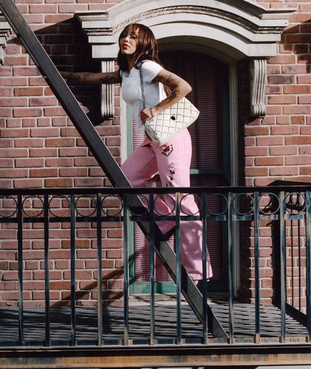 Doja Cat стала лицом летней кампании сумок Marc Jacobs