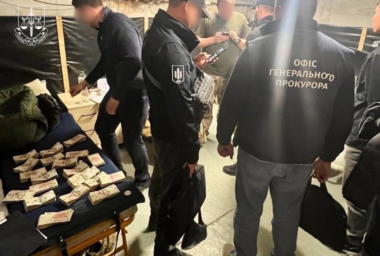 Командир бригады в Донецкой области зарабатывал на фиктивных ''боевых'' — ДБР задержало на взятке почти миллион