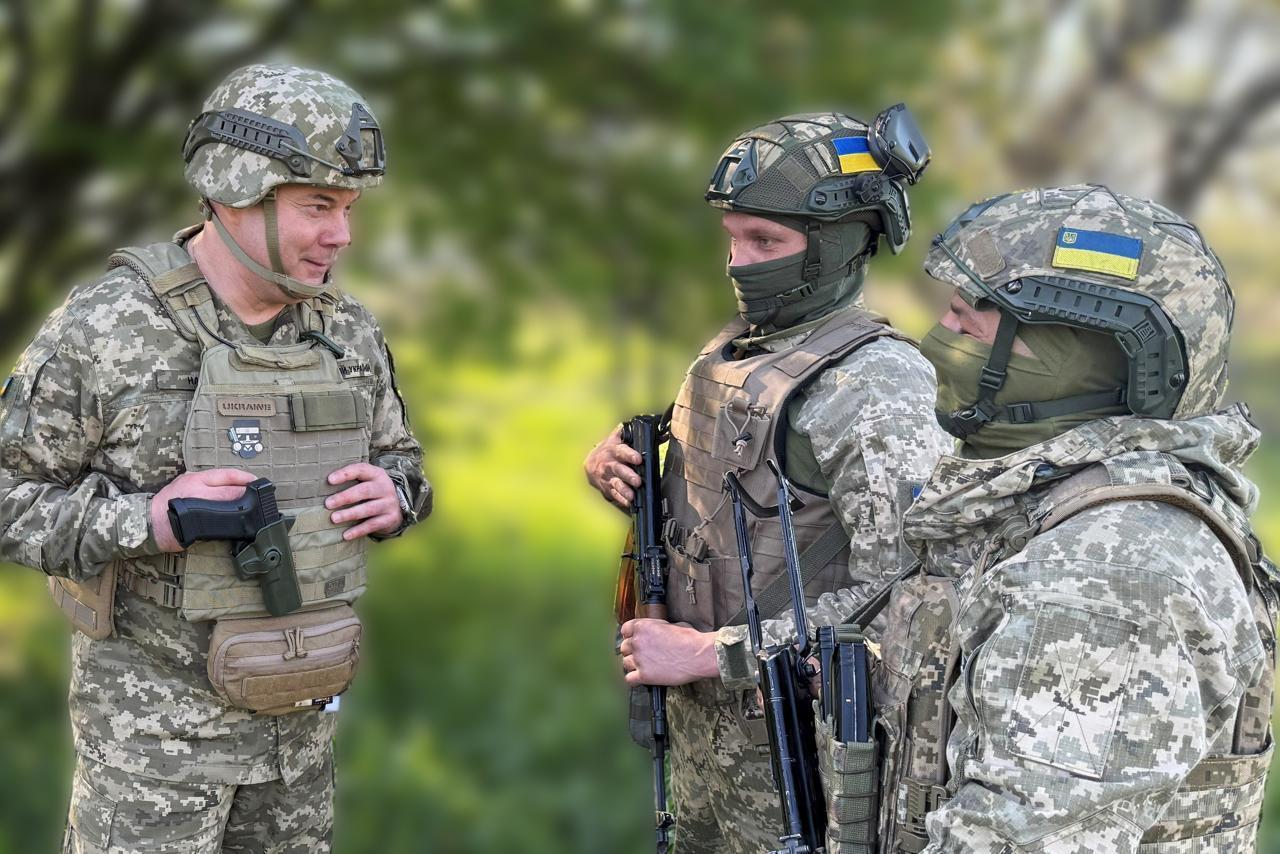 Генерал-лейтенант поздравил военных