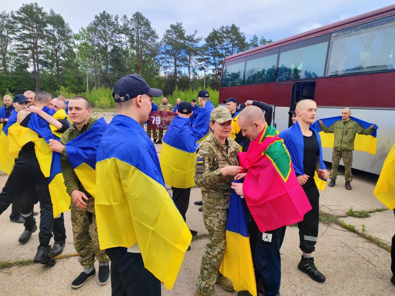 Масштабный обмен: 205 украинских защитников вернулись из российского плена