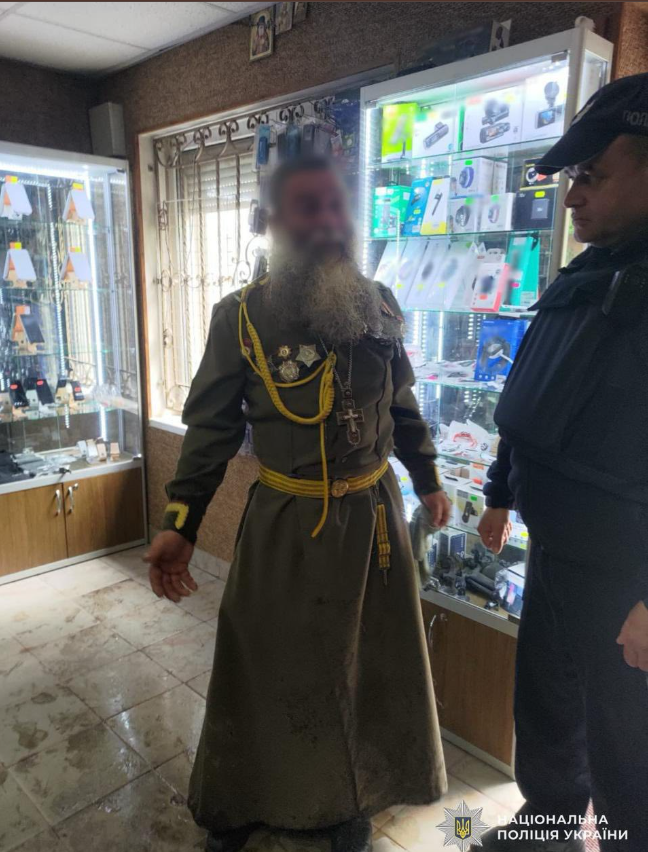 На Закарпатті священник УПЦ МП розгулював у формі радянської армії з георгіївськими стрічками
