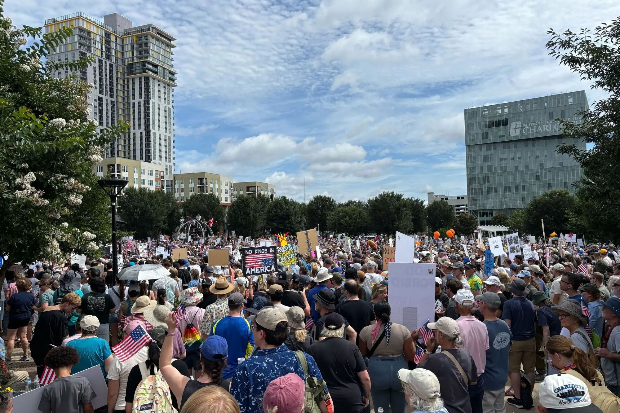 США протестують проти параду Трампа