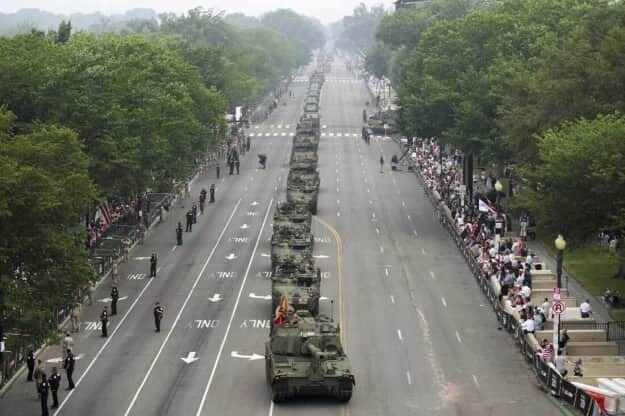 У Вашингтоні — перший за 30 років військовий парад: танки, феєрверки й протест ''проти королів''