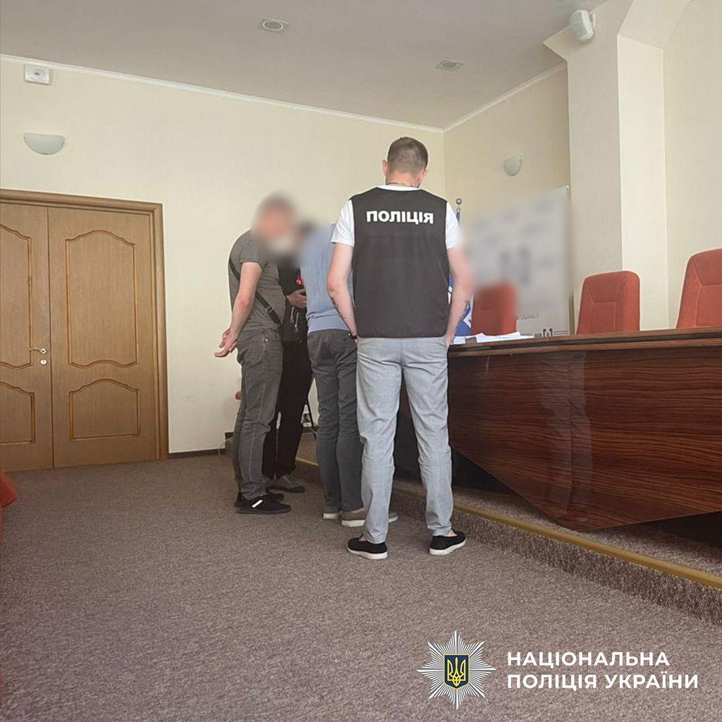 Присвоение 14 млн грн на закупках укрытий в Киевской области