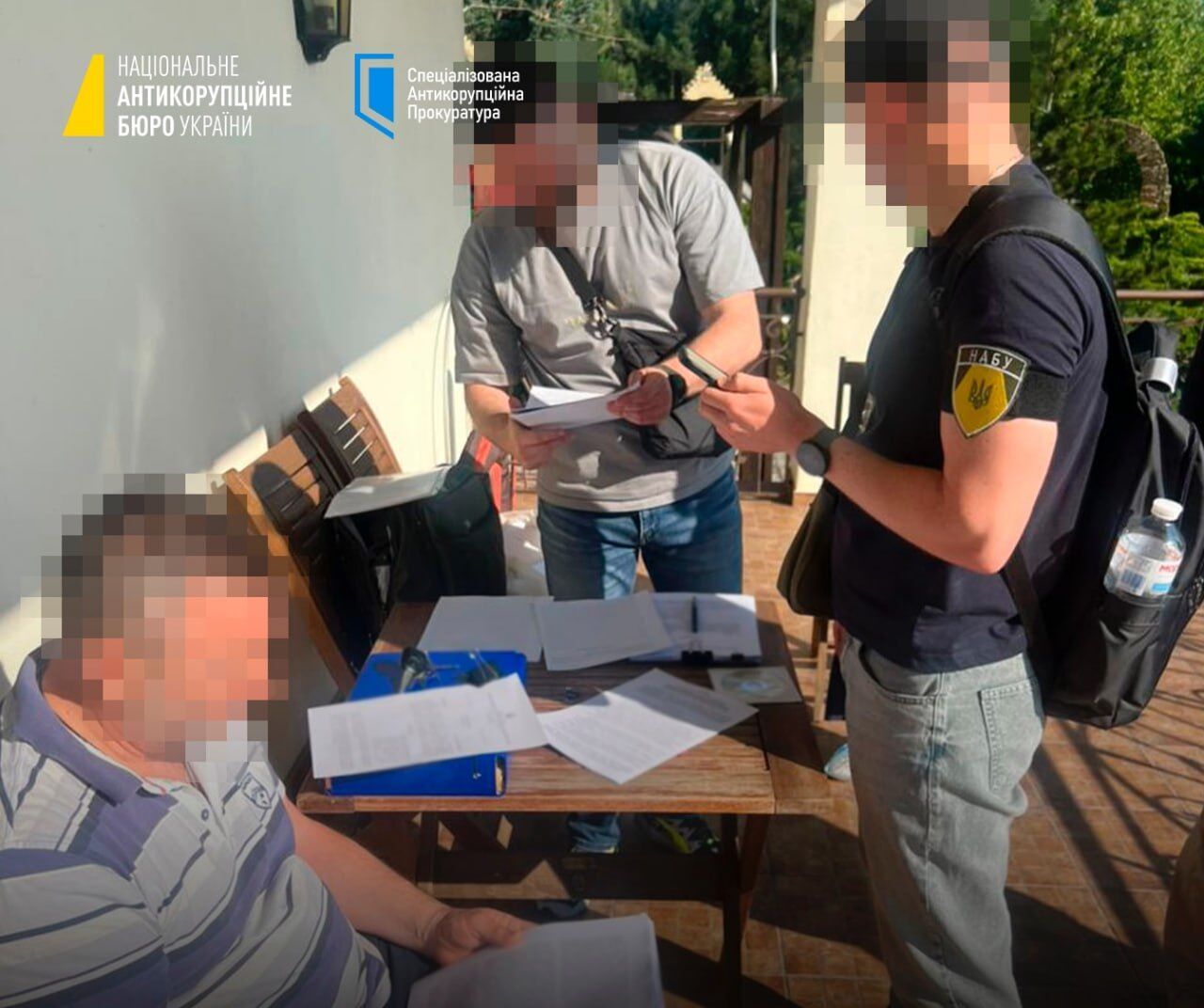 Затримано людей, що на закупівлі медобладнання для онкохворих вкрали понад 231 мільйон гривень 3 Затримано людей, що на закупівлі медобладнання для онкохворих вкрали понад 231 мільйон гривень